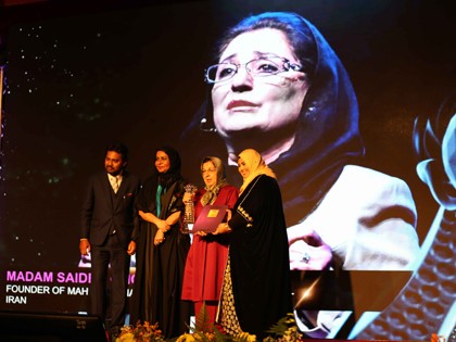 Saideh Ghods receives the Rania Award