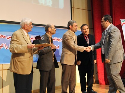 MAHAK Receives Awards from Professor Yalda Academic Foundation Award of ‘Outstanding Professor’ for Dr. Mardawig Alebouyeh, Member of MAHAK Board of Trustees