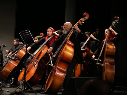 Performing the Romantic pieces of Loris Tjeknavorian for MAHAK children