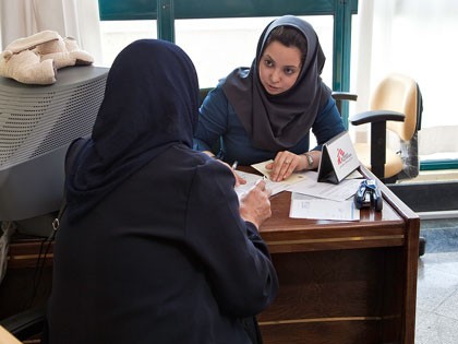 MAHAK social worker MAHAK social worker while explaining to a mother the process of admiting her child