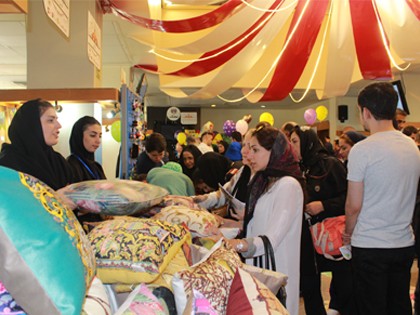 حضور یاوران کودکان مبتلا به سرطان محک در روز دوم بازار قلک شکان