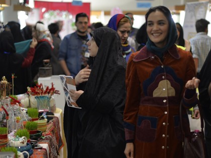 گزارش تصويري از حضور هنرمندان در بازار هداياي نوروزي محك