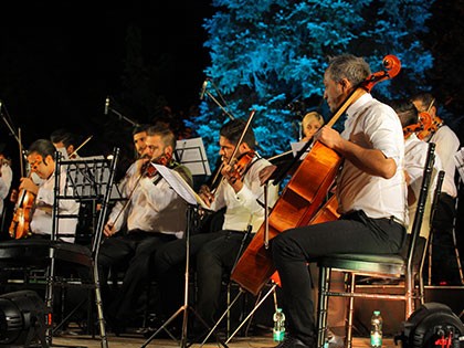 اجرای لوریس چکناواریان در فستیوال موسیقی بارانا