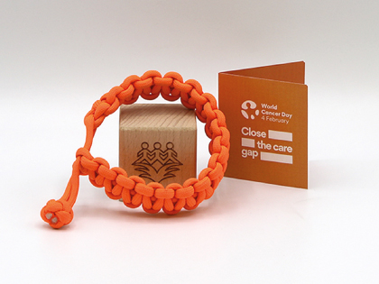 دستبندهای نارنجی محک برای پیوستن به کمپین روز جهانی سرطان